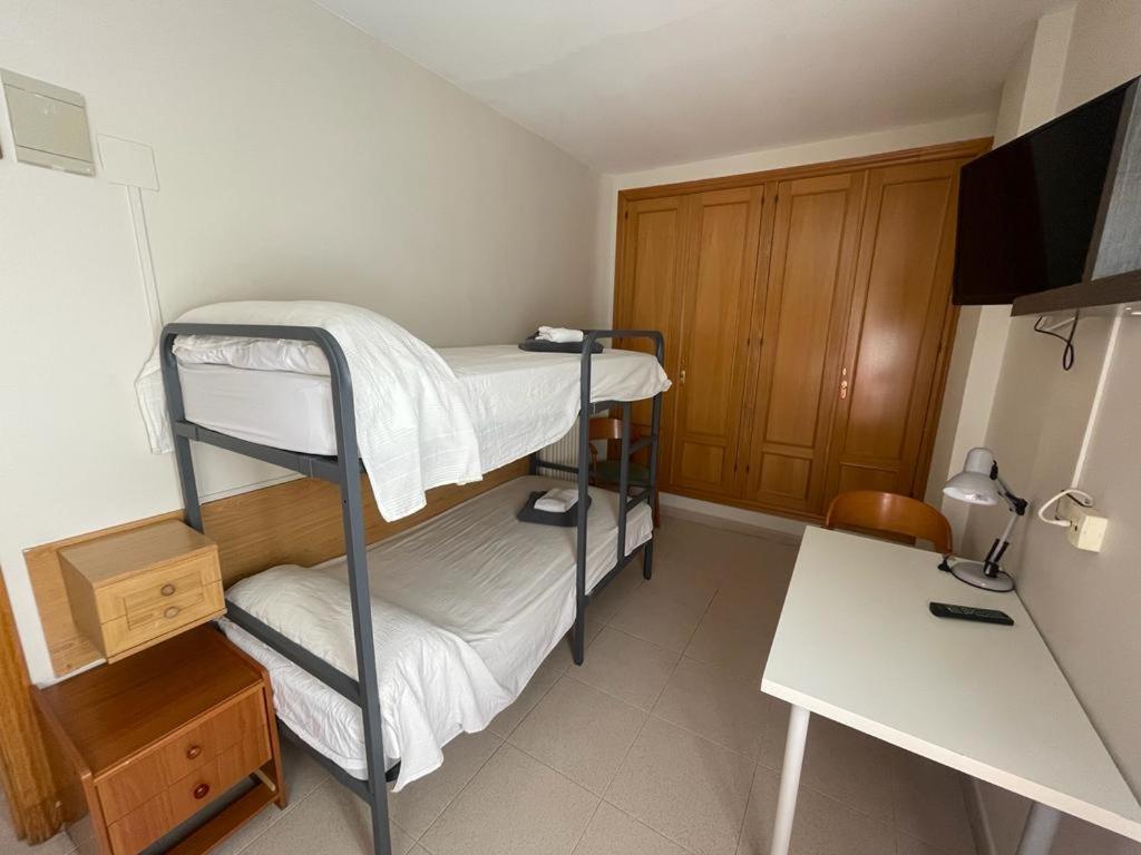 Residencial Oscense Hotel Huesca Bagian luar foto