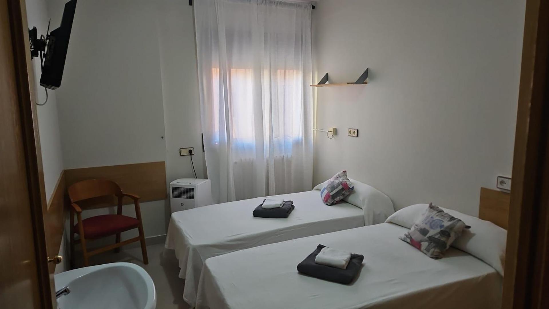 Residencial Oscense Hotel Huesca Bagian luar foto