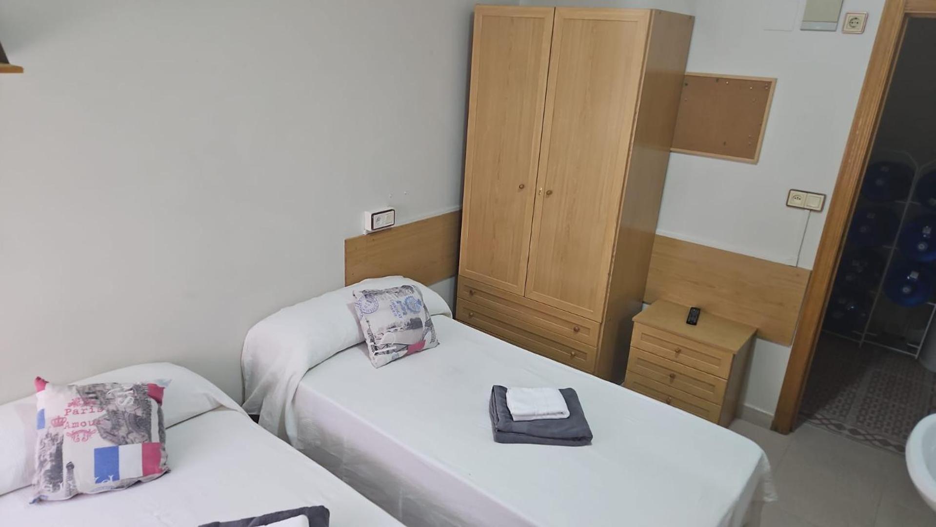 Residencial Oscense Hotel Huesca Bagian luar foto