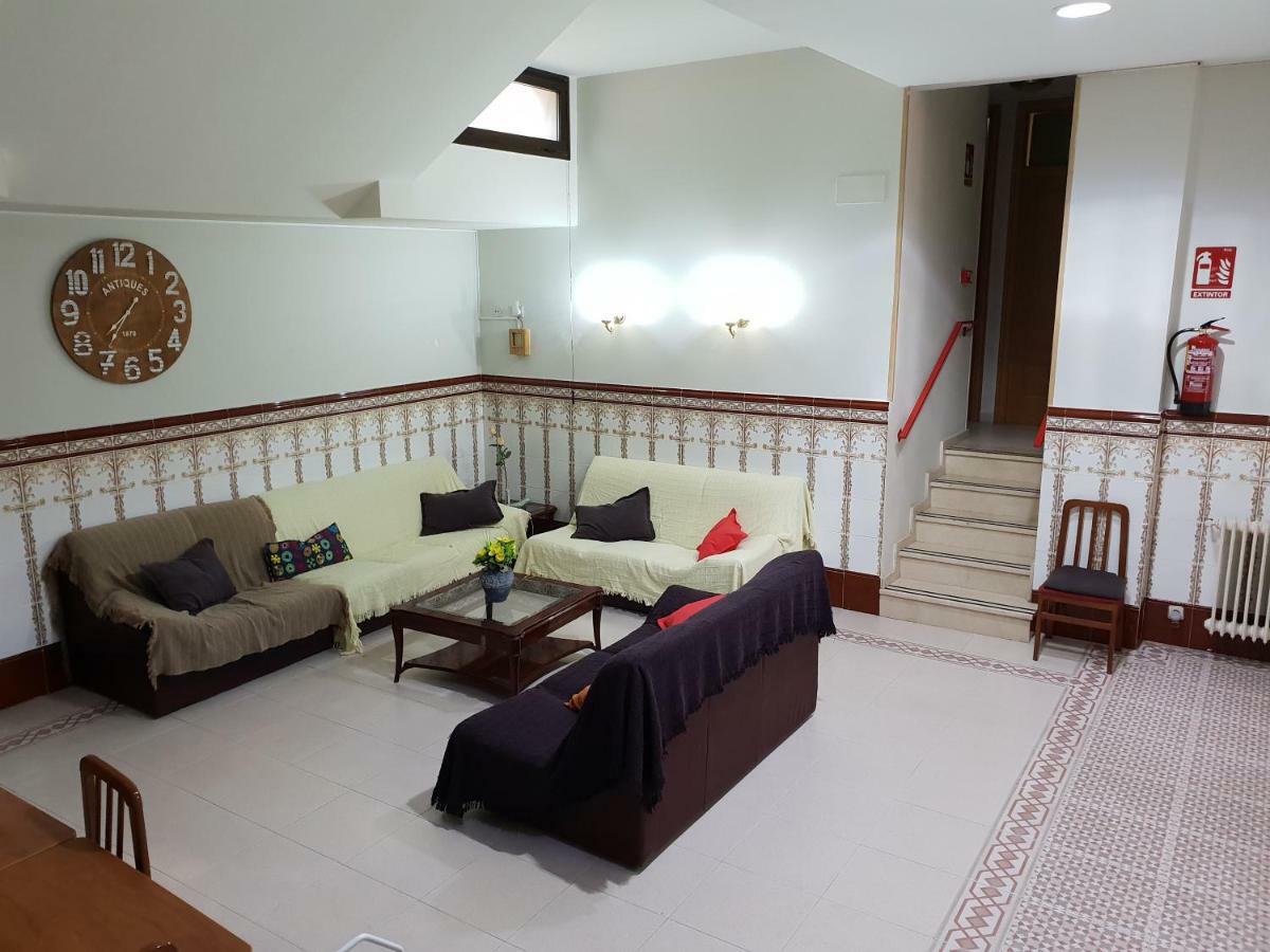 Residencial Oscense Hotel Huesca Bagian luar foto