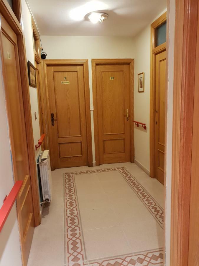 Residencial Oscense Hotel Huesca Bagian luar foto