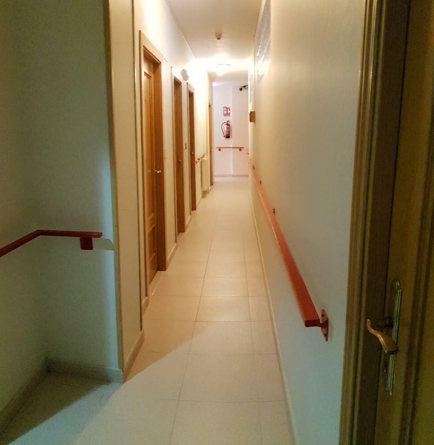 Residencial Oscense Hotel Huesca Bagian luar foto