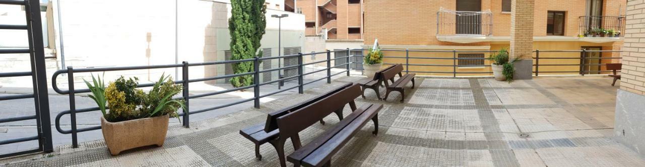Residencial Oscense Hotel Huesca Bagian luar foto